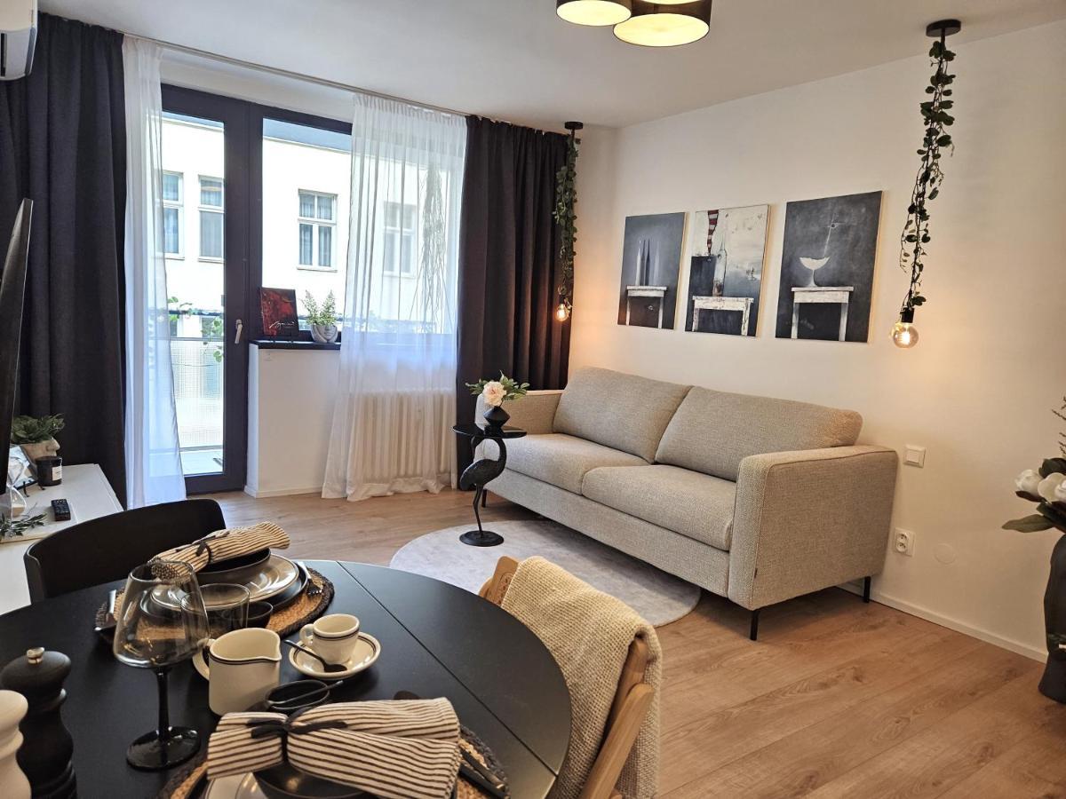 Design Apt In Old Town-Free Parking-Balcony Bratislava Eksteriør billede