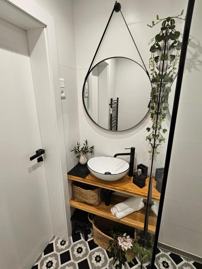 Design Apt In Old Town-Free Parking-Balcony Bratislava Eksteriør billede