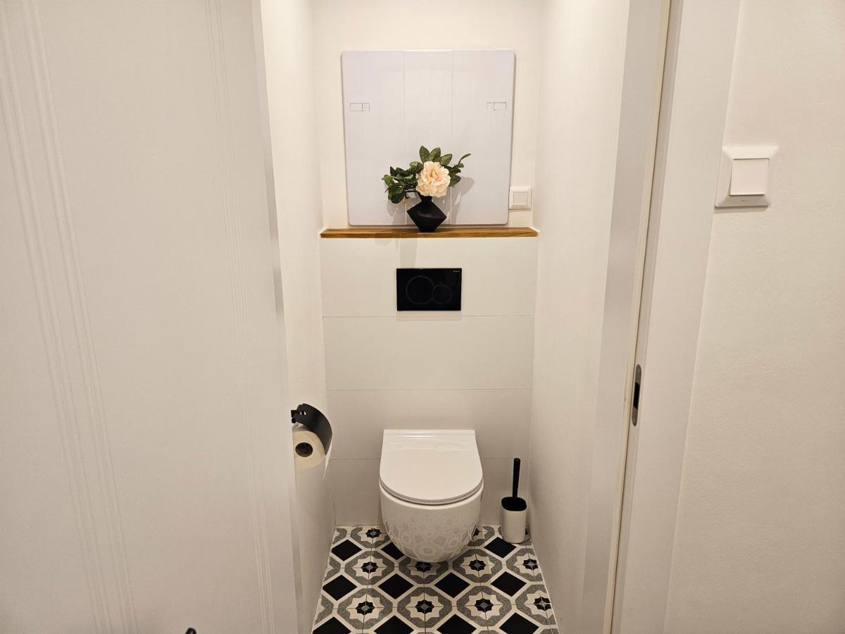 Design Apt In Old Town-Free Parking-Balcony Bratislava Eksteriør billede